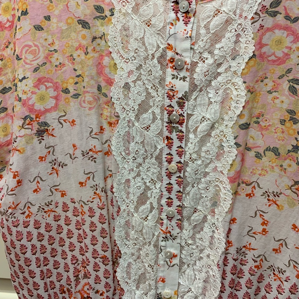 **Host Pick* Karen Kane romantic top - Picture 2 of 6